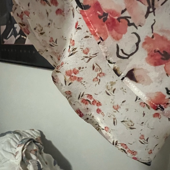 Floral Ruffle Blouse - Picture 3 of 6